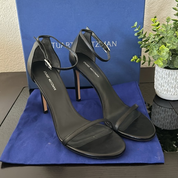 Stuart Weitzman Shoes - Stuart Weitzman black leather sandals